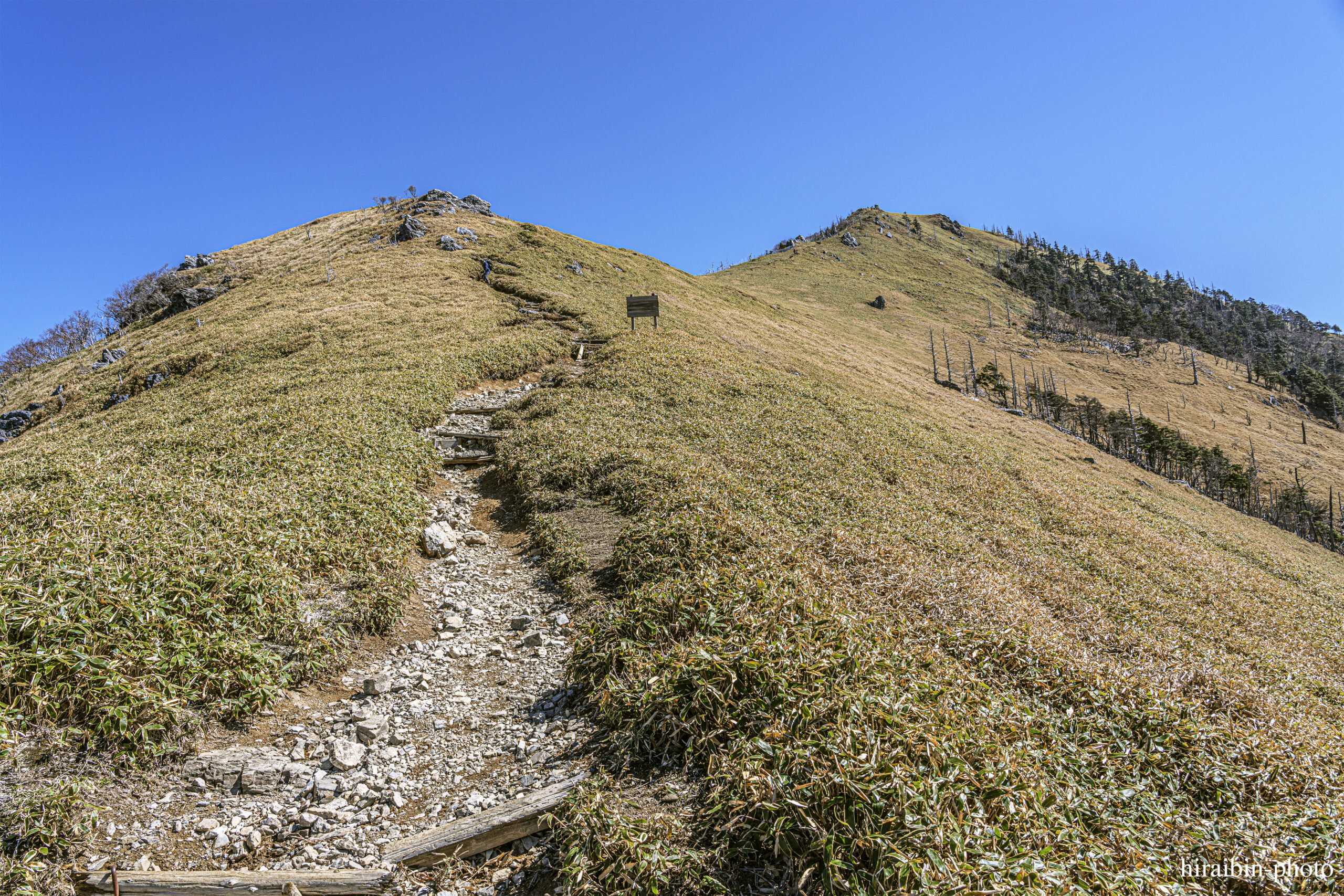 次郎笈を下山。分岐点から剣山登山開始。